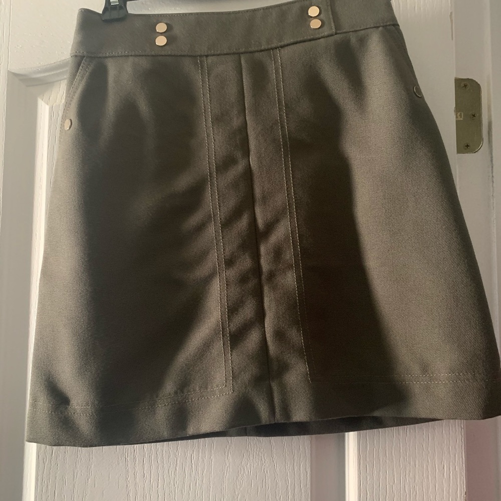 Cute mini skirt!
